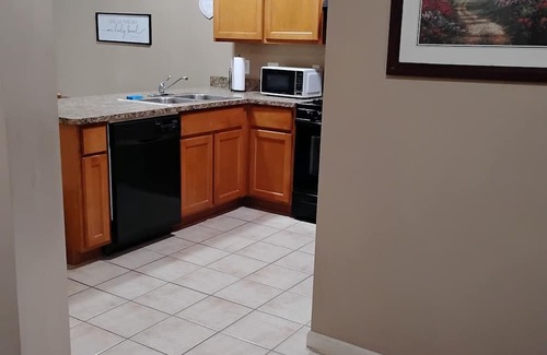 Allenton Apartment | Armada is only a block long however has much to offer from Achatz Pies to Blakes