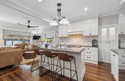 Coffs Harbour House | Ellie's Grand Escape - Sleeps 10, Pool, Spa, Amazing!