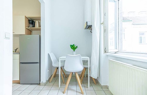 Favoriten Apartment | Stylish 1BR Apartment in Vienna, City Center