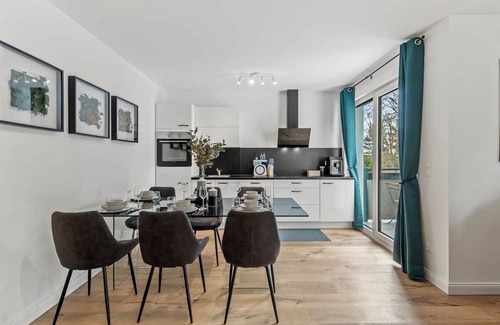 Floridsdorf Apartment | NobleNest | Deluxe Apartment with Workspace, Coffee & Relax Massage, near the center