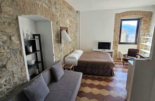 Potenza House | Quadruple Studio Double and Sofa Bed - Private Bathroom Inside