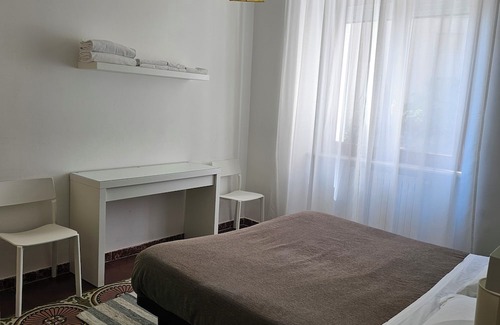 Potenza House | Double or Twin - Shared Bathroom