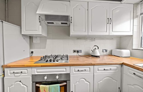 Wandsworth Apartment | Bright 3Bed Flat Near Wandsworth Rail & King George Park