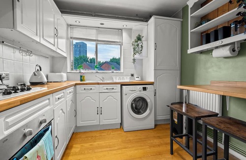 Wandsworth Apartment | Bright 3Bed Flat Near Wandsworth Rail & King George Park