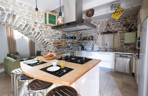 Saint-Bauzille-de-Montmel House | Large Villa with Pool for up to 17 people