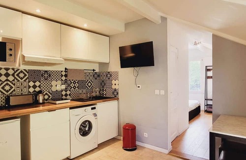 Le Plessis-Robinson Apartment | Discover our comfortable studio, nestled in a quiet neighborhood 20 minutes from Paris.