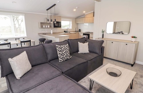 Hasguard Cross Cottage | DOLPHIN, family friendly, with a garden in Broad Haven