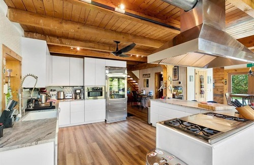Newtonville Cabin | Pet-Friendly Vacation Rental w/Lake Access