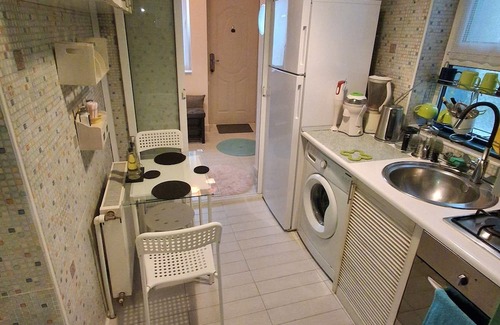 Cotroceni House | Artsy renovated 2 rooms-1 bedroom House for 4 ppl in good area, all to yourself!