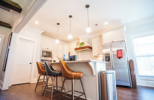 Normal House | Mountain View Retreat, Sleeps 10, Luxe 3BR+ Near Downtown HSV