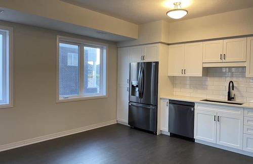 Kitchener House | Spacious rooms near conestoga college