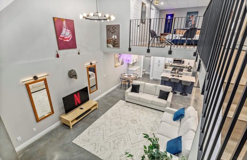 Tuxedo Park House | Calgary Finest Open Concept Loft near Downtown