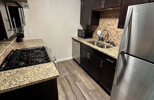 Anderson Mill House | Cozy 2BR Retreat with Home Gym and Desks in Safe NW Austin Near Parks