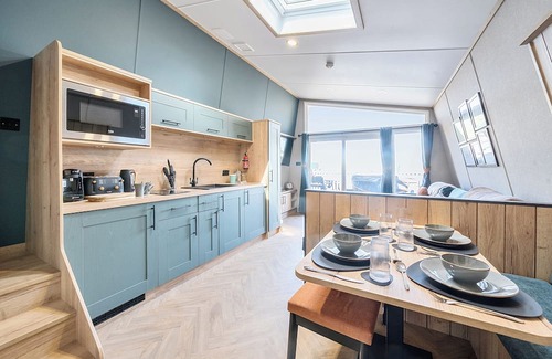 Great Billing Cottage | CELESTIAL SKYLIGHT - BILLING AQUADROME in Billing Aquadrome Holiday Park