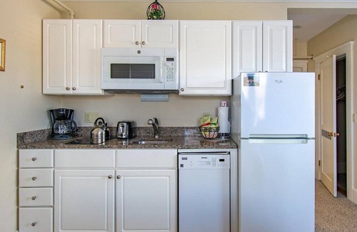 North Conway Condo | Eastern Slope Inn Studio Unit Saturday Check-In