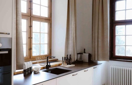 Aurolzmunster Apartment | Versailles Royal Suite 4 Guests|Breakfast Included