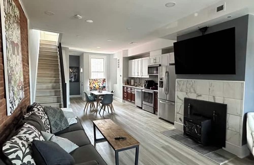 Northeast House | Luxurious Capitol Hill Home - 2BR/2.5B