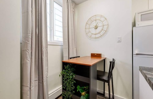 Crescent Heights Apartment | This apartment is a 1 bedroom(s), 1 bathrooms, located in Calgary, AB.