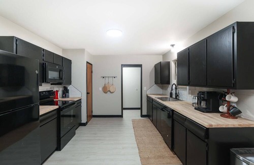 Wichita House | Dazzling East Side 3BR 2 BA Coffee/WFI/SMRT TV