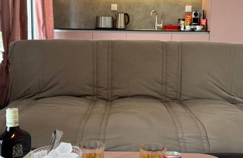 Kallikratia Apartment | Maria One-Bedroom with garden, Jacuzzi and BBQ