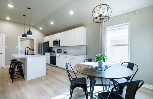 Lubbock House | Emerald Escape: 3 bed w/hot tub