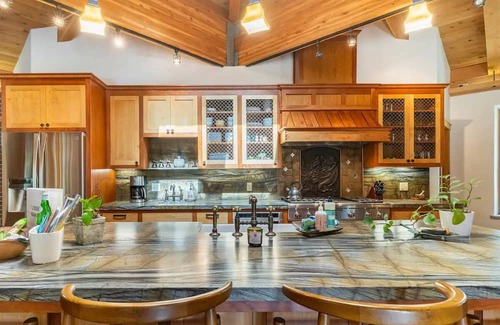 Nevada City Cabin | Designer's Spacious Nature Retreat Close To Town with AC, & WiFi in Nevada City