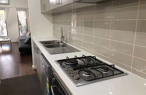 Pakenham House | 11 Serenity Home 4-bedroom house with WiFi and AC in delightful Pakenham