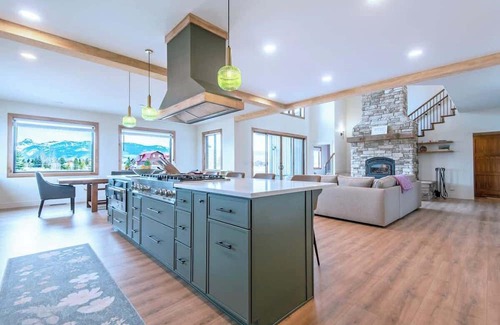 Driggs House | Grand Horizon Retreat - 7 Bdrm Luxury Home