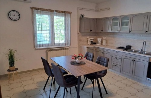 Rab Apartment | One bedroom apartment with terrace and sea view Palit, Rab (A-24303-d)