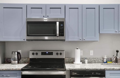 Cultural District Apartment | CozySuites Modern 1BR in Downtown Pitts #3