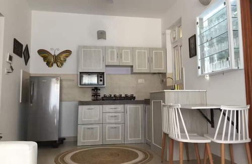 Siolim Apartment | Shalom 2 :Luxe1Bhk/5mins drive to Thalassa/Pool