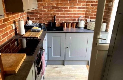 Lyme Regis Apartment | Cosy & Central, Flat by the Sea!