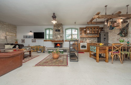 Visocane House | 3-bedroom traditional stone house in charming Visočane with WiFi, AC. Book now