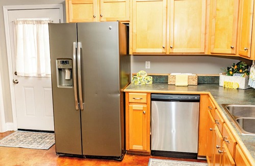Broussard House | Hometown Hideaway Family Retreat King Suite 6 mi to Youngsville Sports Complex