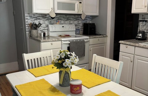 Clarkson House | 4-bedroom house in fabulous Clarkson with AC, WiFi. Enjoy your stay