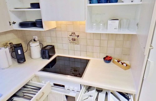 Seebach Apartment | Basic 3BR Flat with Balcony in Zurich