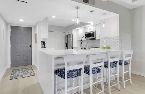 Marco Island Condo | Fresh Marco Condo l Lush Views