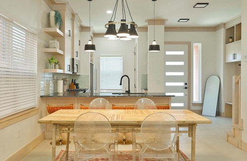 Central Oklahoma City House | Urban Plaza Luxe II Family-Steps away from Plaza D