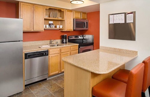 Renton House | Renown South Seattle WA Hotel with Large Suites & Kitchens