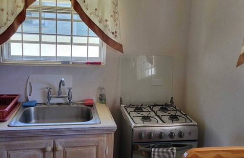 Little Battaleys Apartment | Nice 1-bedroom apartment in St Peter with WiFi