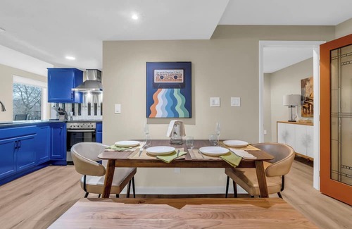 Overland Park Apartment | Piano Suite