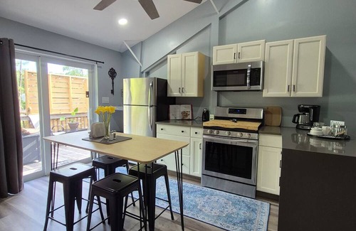 Hunt Club Apartment | Cozy 2-bedroom loft apartment in lovely Loxahatchee with private outdoor deck.
