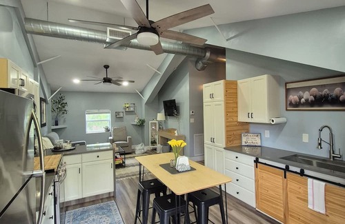 Hunt Club Apartment | Cozy 2-bedroom loft apartment in lovely Loxahatchee with private outdoor deck.