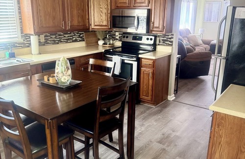 Port Clinton House | ENTIRE HOUSE - 5 Min Walk To Jet/Downtown PC