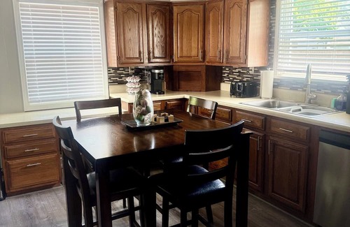 Port Clinton House | ENTIRE HOUSE - 5 Min Walk To Jet/Downtown PC