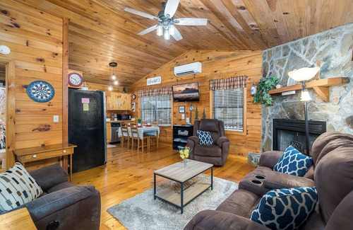 Blue Ridge Cabin | Super Cute Cabin with easy drive