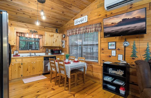 Blue Ridge Cabin | Super Cute Cabin with easy drive