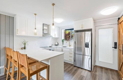 Torquay Apartment | Oaklight on Truro - Steps to Torquay Beach and Dining
