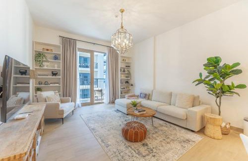 Dubai Apartment | Seaside Retreat: 1 Bedroom Gem in Port de la Mer