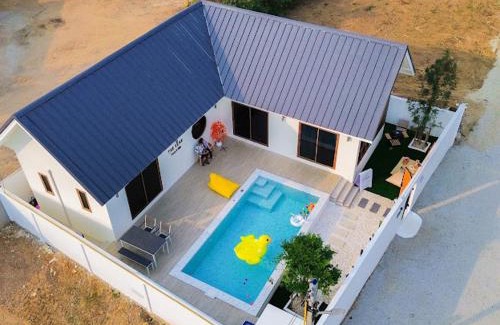 Sattahip Villa | The Teak Poolvilla